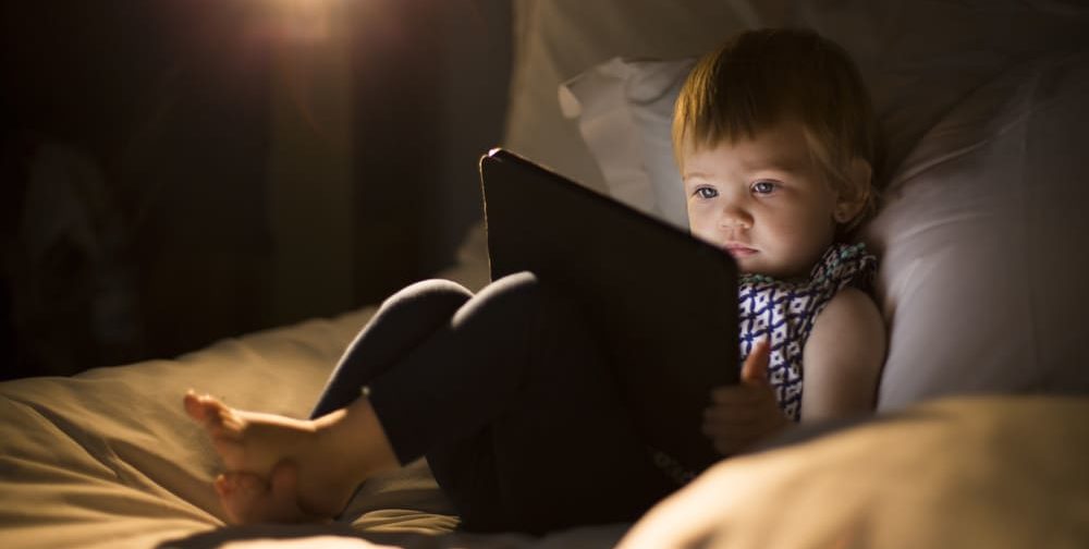 Детей необходимо обучать безопасному использованию Интернета и защищать от виртуальных знакомств