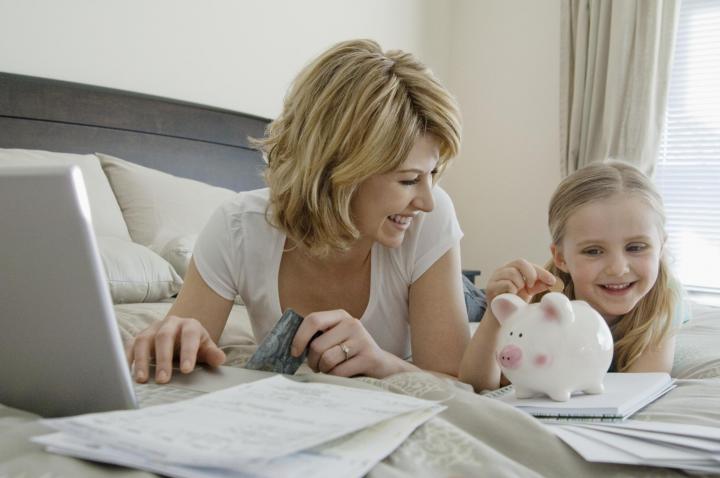 Составлять список желаний и не только: как с малых лет приучить ребенка бережно относиться к деньгам