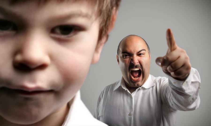 Три фразы, которыми родители уничтожают самооценку своих детей