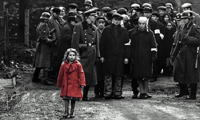 Девочка в красном пальто в «Списке Шиндлера» символизирует бездействие. Шедевры кинематографа, в которых вложен смысл, о котором многие даже не догадываются