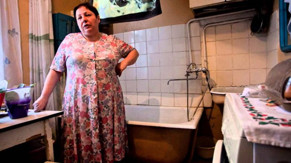 Почему в  сталинках  ванна располагалась на кухне