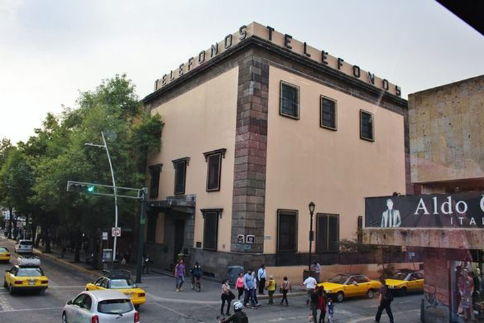Здание Telmex: этот дом передвинули почти на 12 метров, а люди продолжали работать внутри него