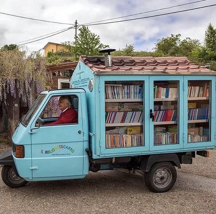 Учитель на пенсии сделал из фургона библиотеку, чтобы привить у окружающих любовь к чтению. Учителя, которые заслуживают похвалы