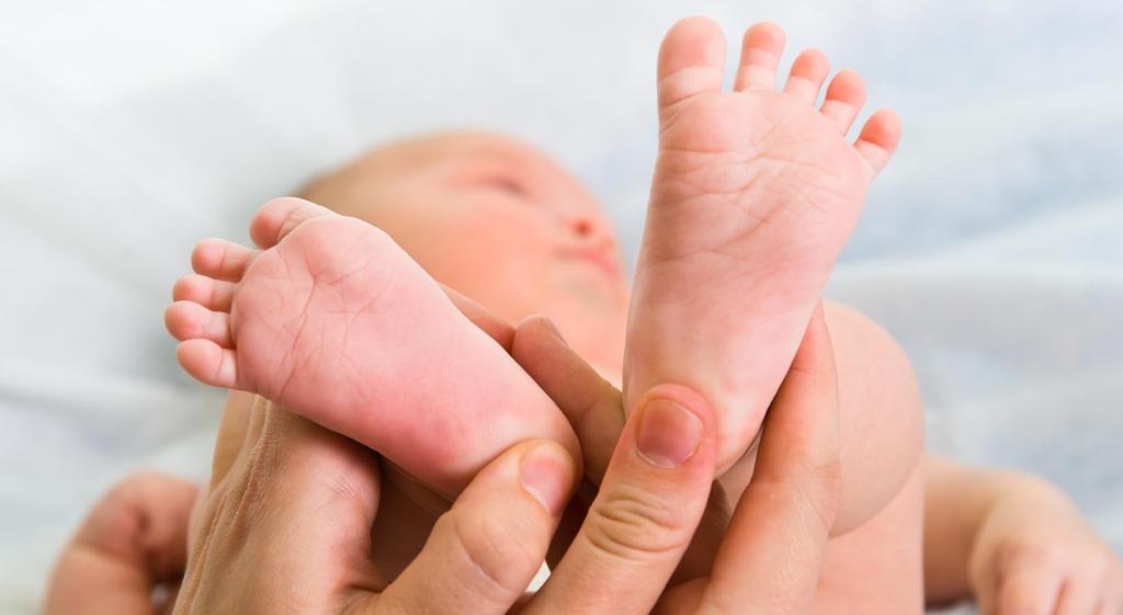 Массажист показал, какие точки на ножках массировать, чтобы успокоить плачущего малыша: часто пользуюсь его методом