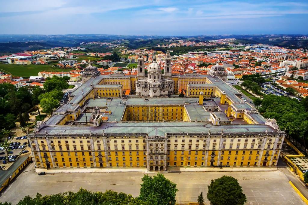 Дворец Мафра в Португалии, церкви Пскова, Рудные горы в Германии: новейшие объекты Всемирного наследия ЮНЕСКО, которые стоит посетить