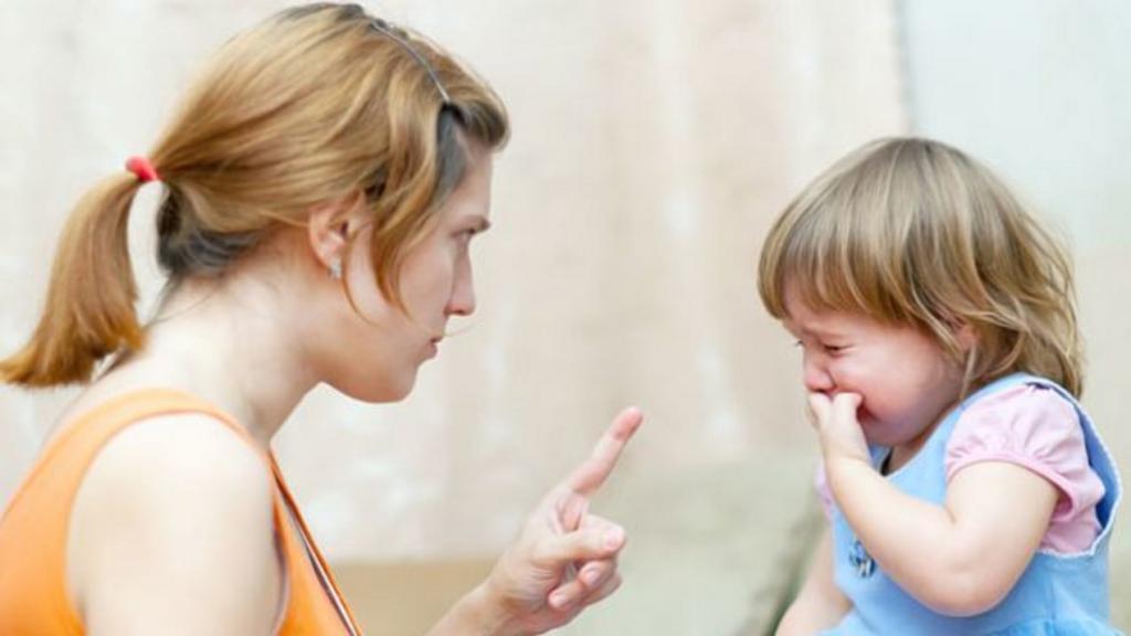 «‎Прекрати плакать!», «‎Скорее, поторопись!»: фразы, которые не рекомендуют говорить детям, и чем их можно заменить