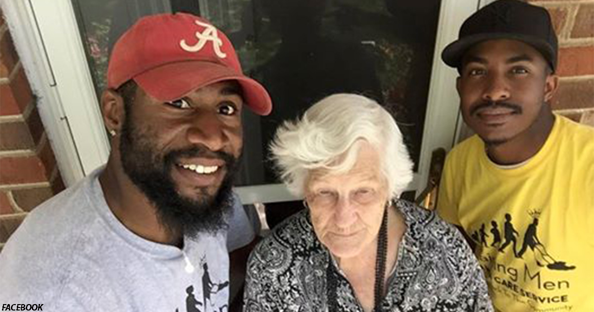 93 летняя бабушка сама пыталась постричь газон   и эти двое сделали это вместо нее