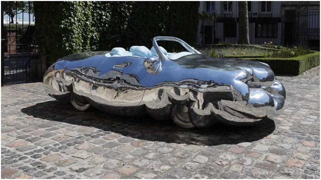Искусство в архитектуре: австрийский художник представил свой «толстый» автомобиль, узкий дом и квадратное пальто