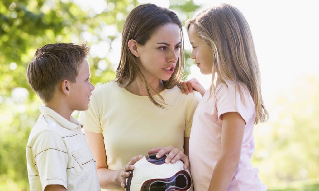 «Ты позор семьи»: 8 изречений, которые рушат отношения родителей и детей