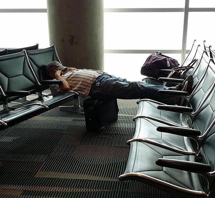 Баю баюшки баю: 10 фото людей, способных уснуть в любых условиях