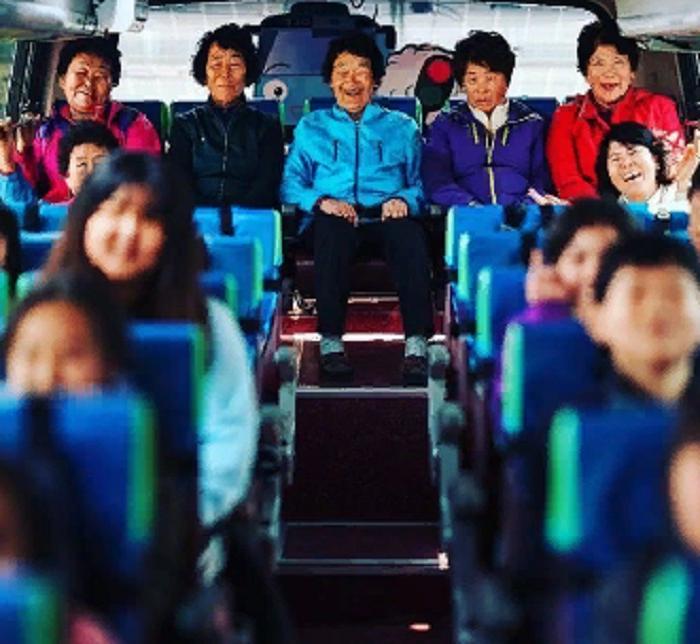 Школы, которые заставляют нас поверить в человечество: в Южной Корее разрешают учиться старикам, а в Испании прививают любовь к животым