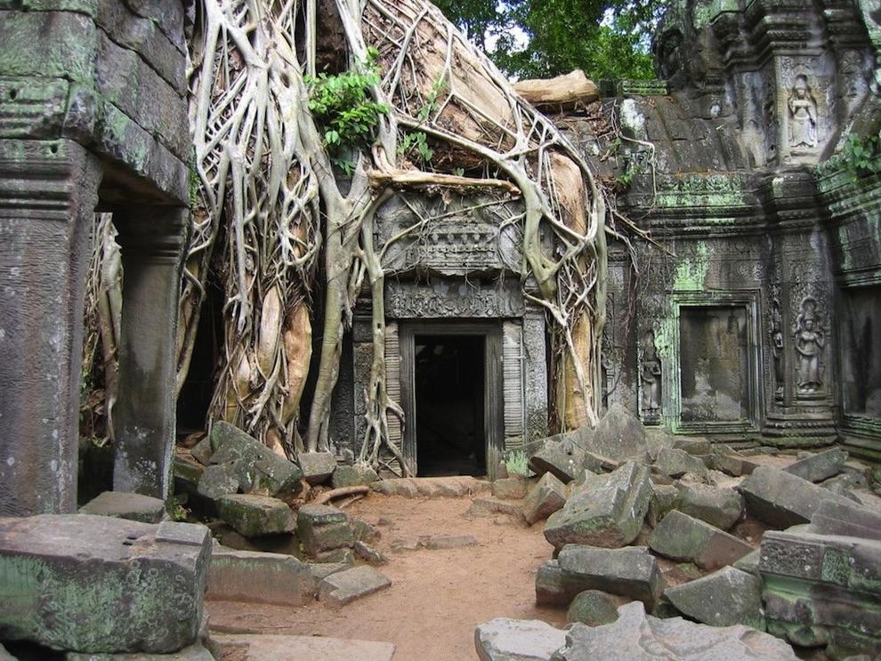 Храмы, дома и достопримечательности: 10 невероятно красивых заброшенных мест