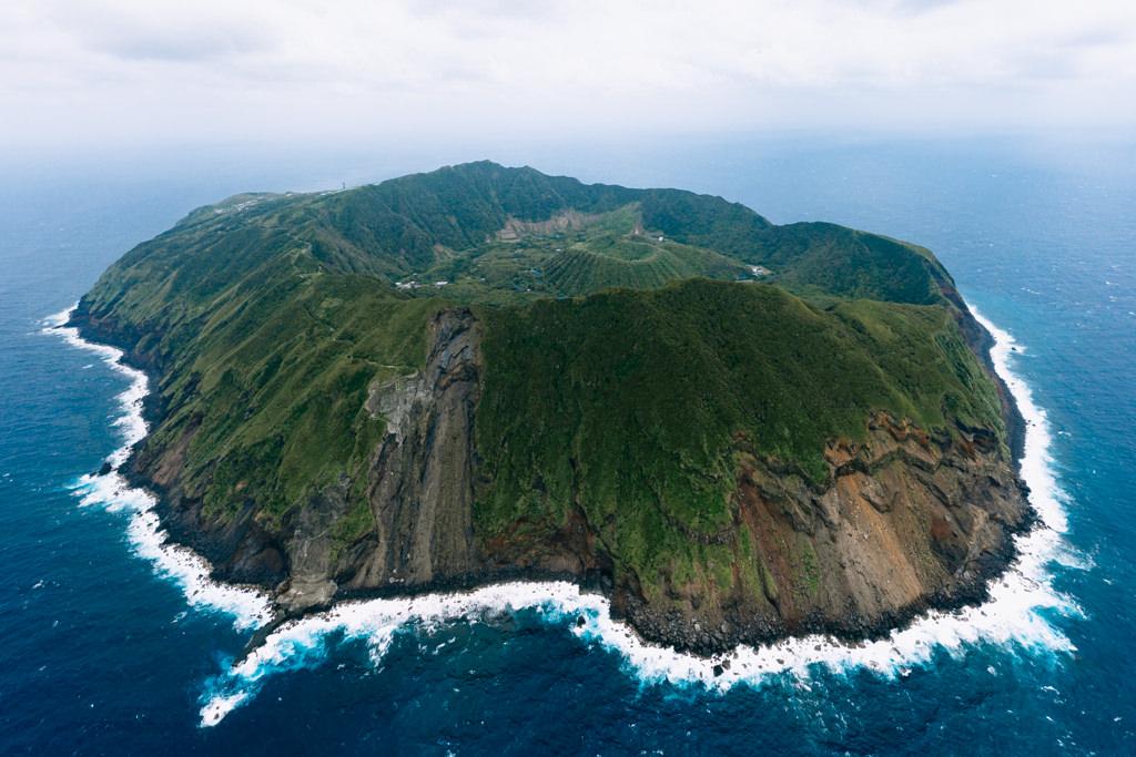 Какие смельчаки живут внутри вулкана или Необычная деревня в Японии в кратере