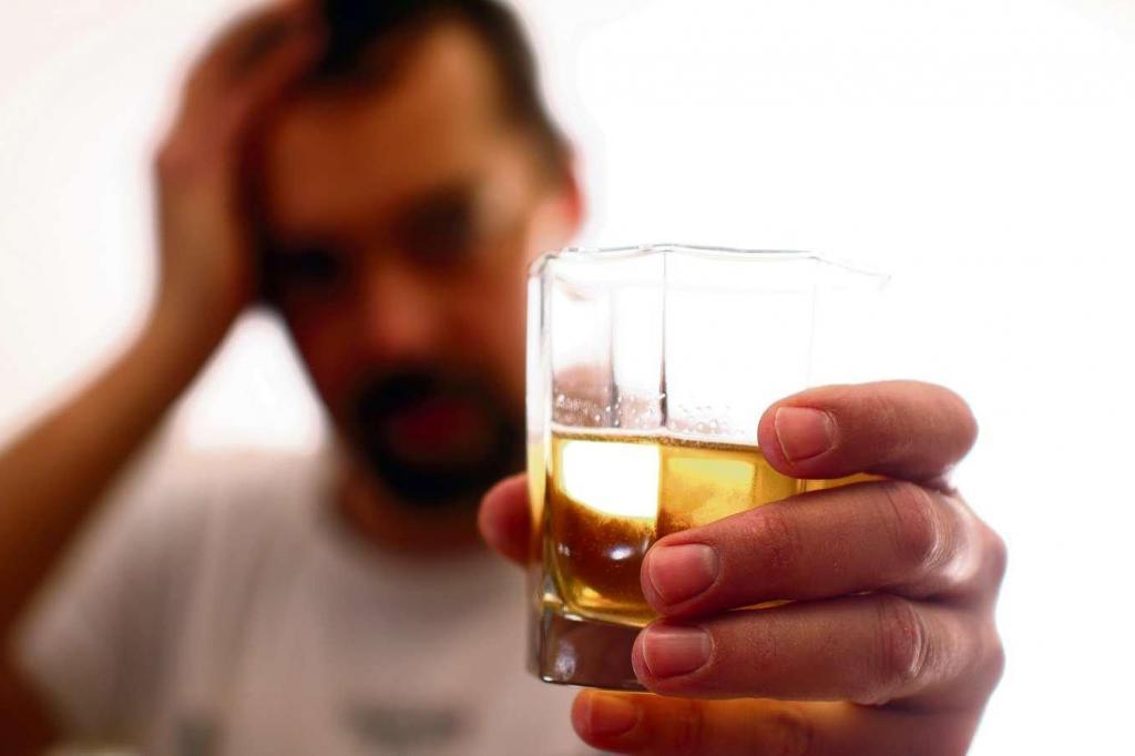 Любителей спиртных напитков ждут плохие новости: ученые нашли связь между употреблением алкоголя и деменцией
