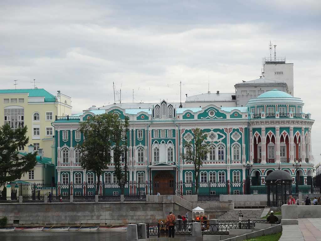Памятник клавиатуре, усадьба Харитоновых, старинные церкви: что посмотреть и чем заняться в Екатеринбурге