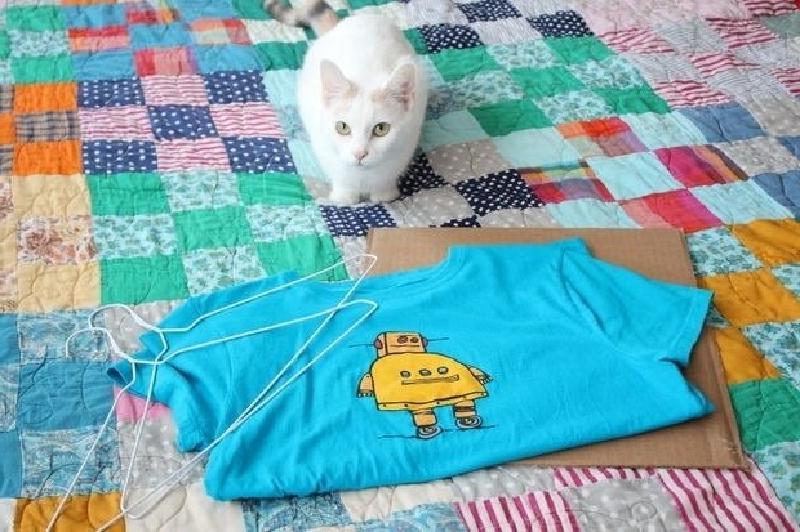 Сделала из футболки своими руками домик для кота: мой питомец в восторге