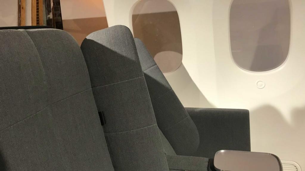 Дизайнер разработал сидения для самолетов в экономклассе, чтобы пассажирам было более комфортно летать