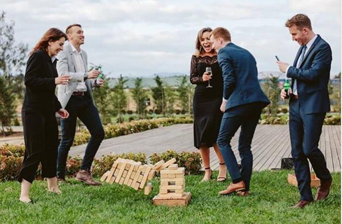 Альтернативный букет невесты, игры и горячий чип-бар: самые красивые свадебные тенденции 2020 года