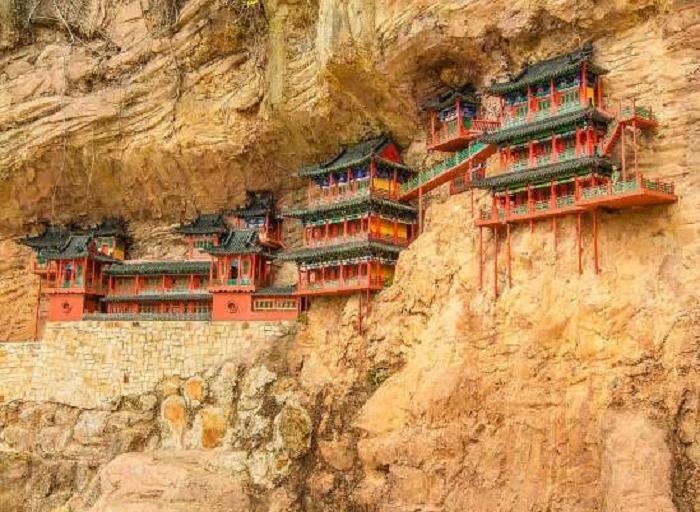 Висящий храм в Китае и прочие «ненадежные строения» со всего света