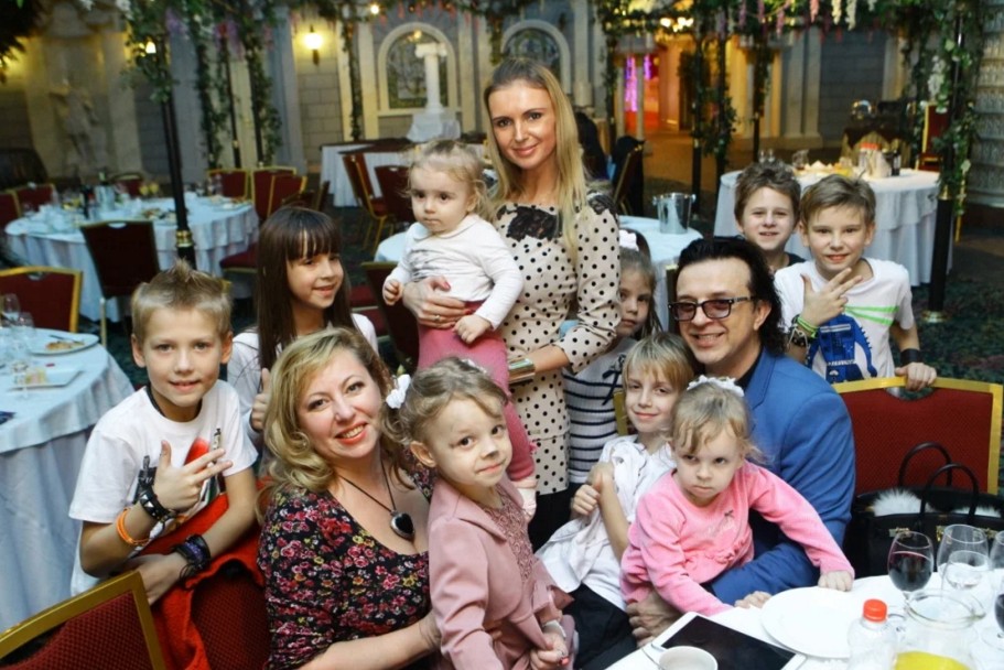 Экс-жену Ромы Жукова вместе с шестью детьми могут выселить из квартиры за долги по ипотечному кредиту