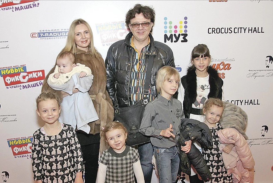 Экс-жену Ромы Жукова вместе с шестью детьми могут выселить из квартиры за долги по ипотечному кредиту