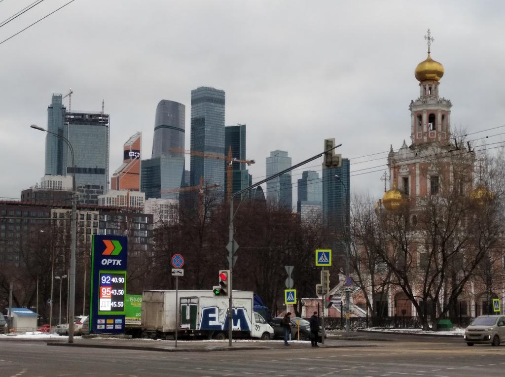 Зря в Москву уезжала: однокурсники сделали карьеру в регионе, а я до сих пор никто