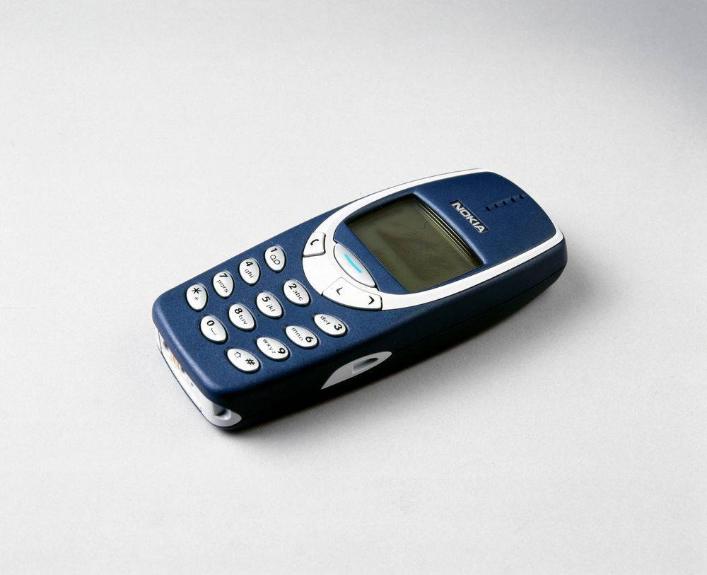 8 культовых телефонов 2000-х. Motorola RAZR и Nokia 3310