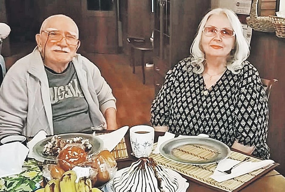 Армен Джигарханян вернулся к бывшей жене и провел с ней новогодние каникулы