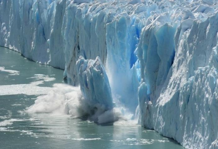 Недавно обнаруженные озера на ледяном щите Гренландии ускоряют его гибель