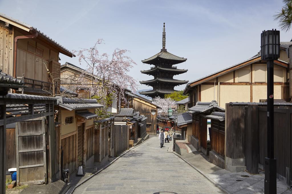 Из за коронавируса в Японию почти не едут туристы: фото безлюдных достопримечательностей