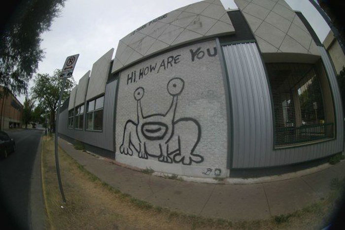«Привет, как дела?»: рисунок лягушки, созданный музыкантом Дэниелом Джонстоном, на улице Остина