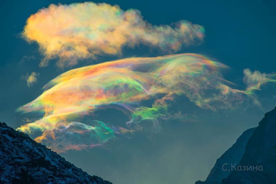 Фото облаков над Сибирью распространяются как лесной пожар