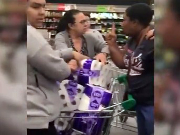 Женщины дрались в супермаркете Сиднея за туалетную бумагу и пойдут под суд