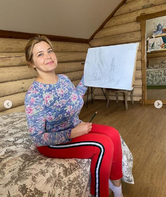 Актриса Ирина Пегова в самоизоляции увлеклась рисованием и показала свои произведения: фото