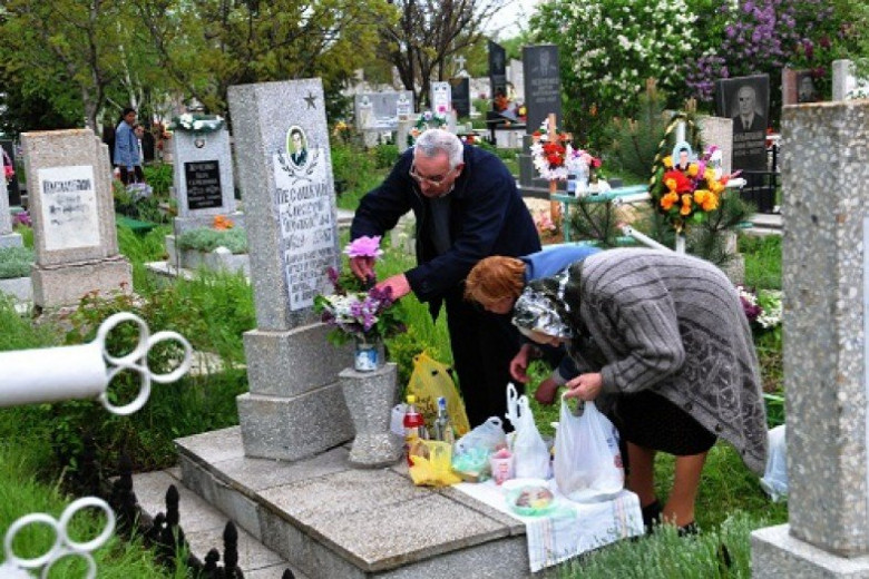 Мнения о посещении кладбища в позднее время разнятся.