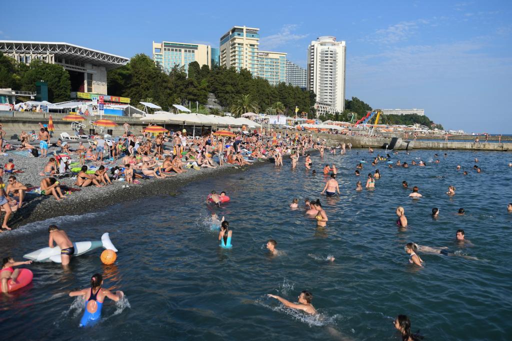 Синоптики рассказали, на каком курорте России самое теплое море: в Крыму - 22 градуса, в Анапе - 23, а вода 