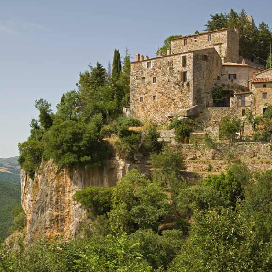 Церкви с фресками знаменитых художников, великолепная природа и почти нет людей: небольшие итальянские деревни появились на туристических картах