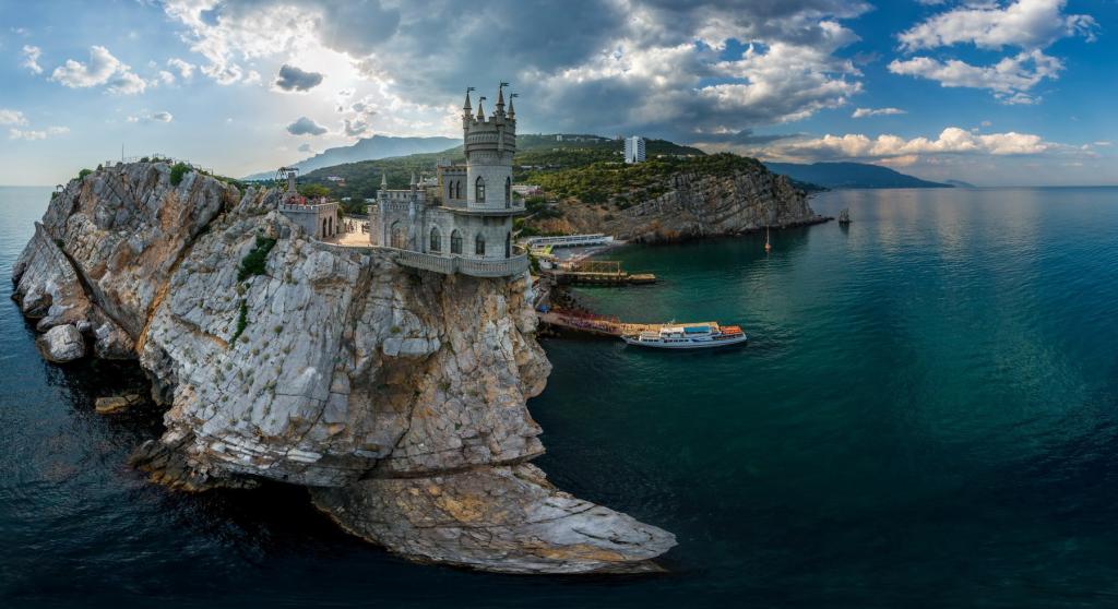 Синоптики рассказали, на каком курорте России самое теплое море: в Крыму - 22 градуса, в Анапе - 23, а вода 