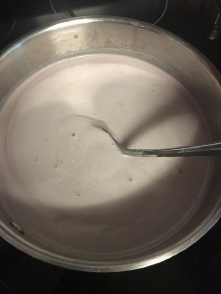 Готовим сливочное мороженое с черешней и ромом: десерт получается очень вкусным