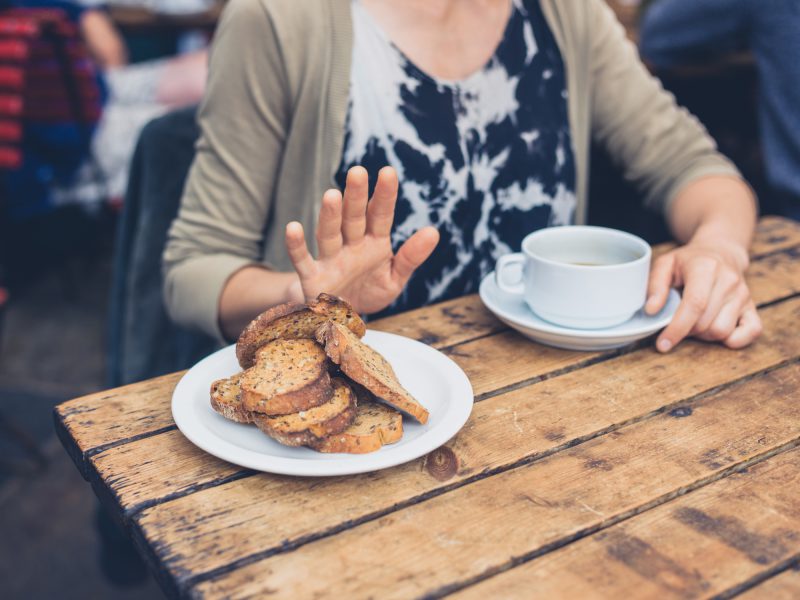  Не хлеб виной, а что мы на него намазываем : диетолог указал на распространенные ошибки в диетах