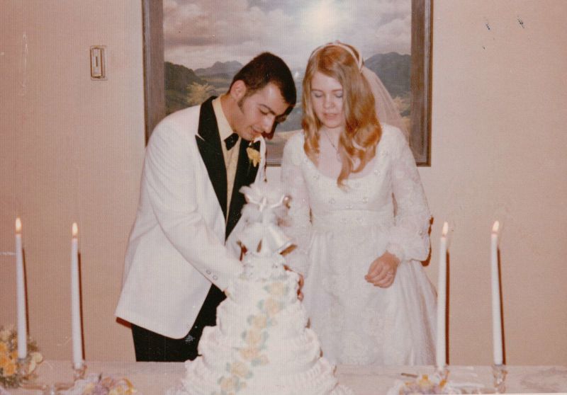 Свадьбы всегда были праздником: от классики до хиппи. Ретро фото из 1970   тому подтверждение