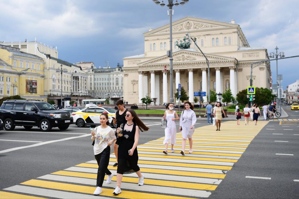 Заработают образовательные учреждения и парки аттракционов: с 13 июля в Москве начнут снимать все оставшиеся ограничения по коронавирусу