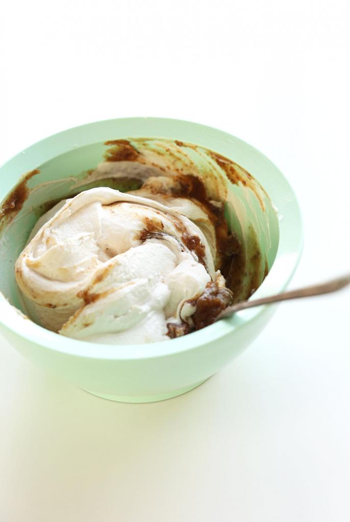 Десерт, который не отложится на талии: кокосовое мороженое без сахара (веганский рецепт)