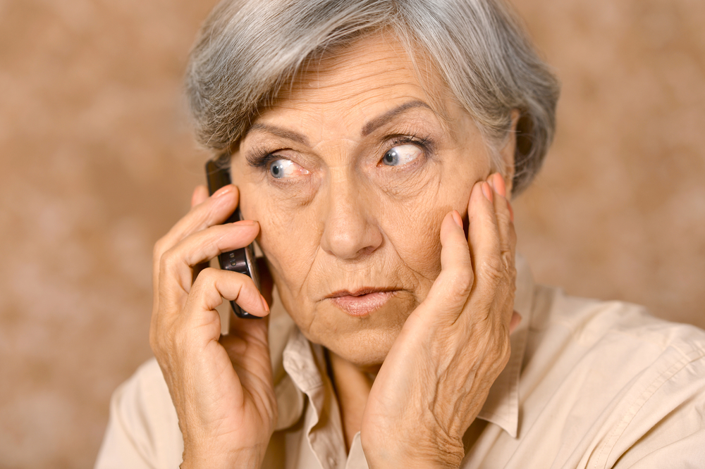В квартире 70 летней женщины раздался телефонный звонок. Она не подозревала, что только что стала жертвой хитрых мошенников