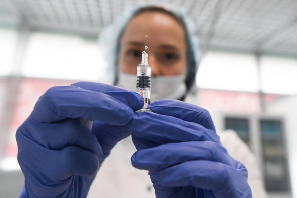Мнение людей важно: сотрудники Минздрава пообещали, что вакцинация против коронавируса будет добровольной