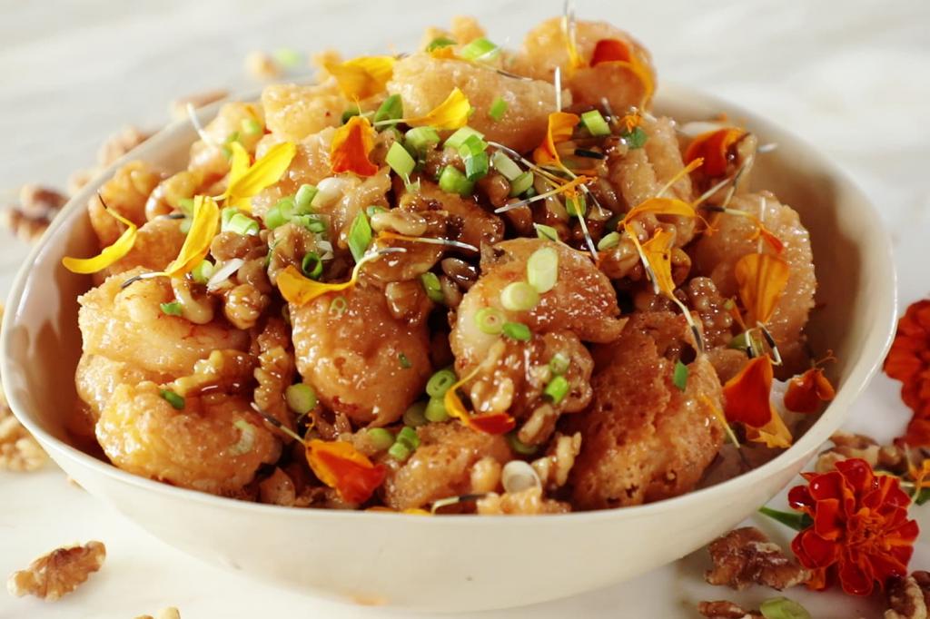Китайский рецепт на ужин: креветки в сливочном соусе с грецким орехом (рецепт)