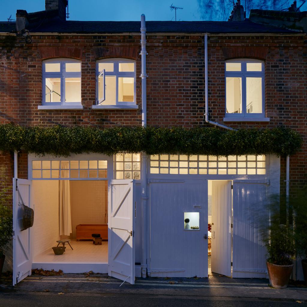В переулках Лондона, где когда то были конюшни, теперь строят современные и очень уютные дома: 10 любопытных вариантов