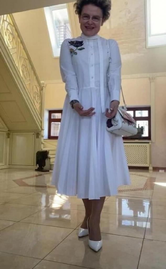 Признание Елены Малышевой в Instagram: звезда одевается так, чтобы понравилось ее маме