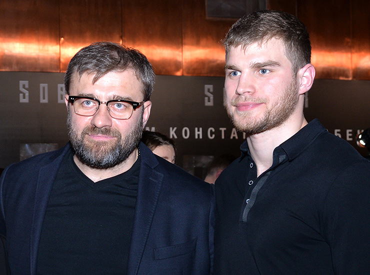 Такой же статный и красивый: Михаил Пореченков поделился совместным фото со своим взрослым сыном