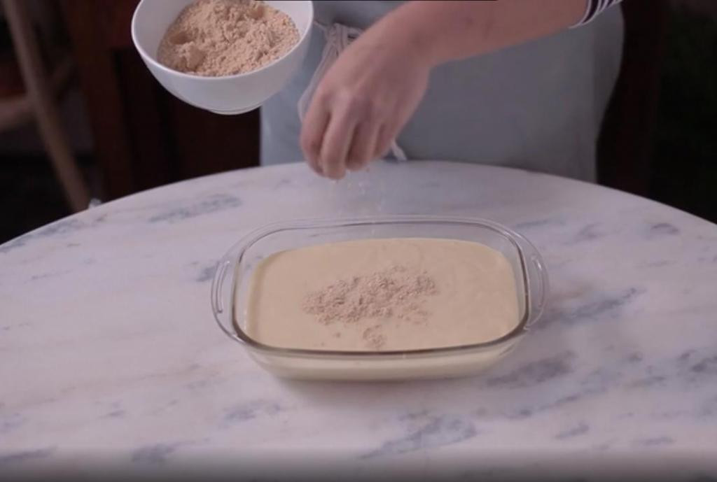 Безе, крем из сгущёнки, измельчённое печенье: приготовить проще, чем кажется